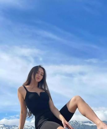 Я - креативная, нежная и опытная индивидуалка из Москвы. 🌃 Мои услуги настолько разнообразны, что смогу удовлетворить каждое твое желание. 💋💦
Фото в моем профиле подтверждают мою реальность, и у тебя есть возможность оценить мою красоту и страсть. 🔥 Только представь, как мы проведем вместе незабываемое время, и ты будешь в полном восторге от моего нежного прикосновения и горячих поцелуев. 😘
Отзывы моих довольных клиентов - это приятный бонус, который говорит о том, что мои услуги на высшем уровне. ✨ Забудь обо всех заботах и позволь мне погрузить тебя в мир наслаждения и блаженства. Я здесь, чтобы выполнить все твои фантазии и оставить тебя счастливым и удовлетворенным. 💫
Адресуюсь только серьезным и взрослым мужчинам, которые знают, что хотят. Если ты такой, тогда не теряй время и напиши мне. Я обещаю, что ты не пожалеешь и захочешь вернуться ко мне снова и снова. 🌹🔥 1809, 18 лет